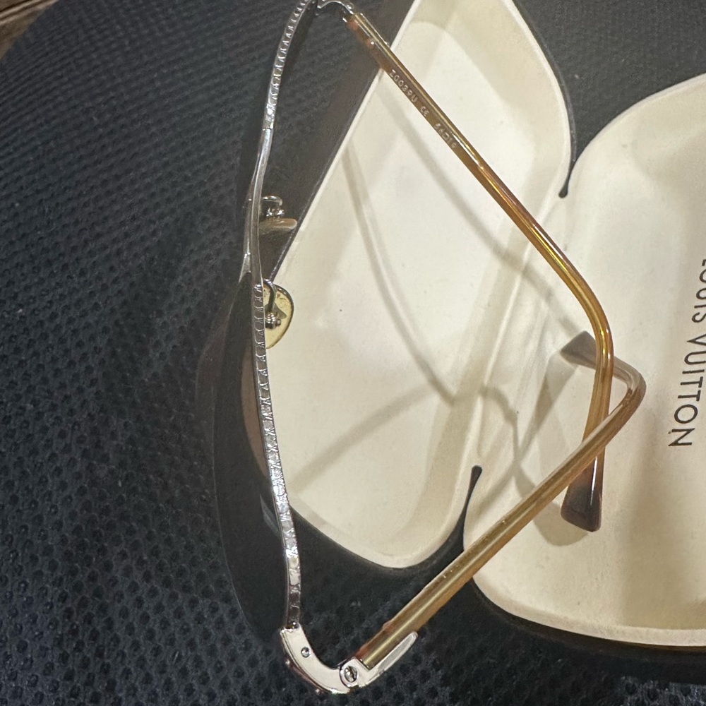 AUTHENTIC Louis Vuitton Men’s sunglasses. - Picture 6 of 12